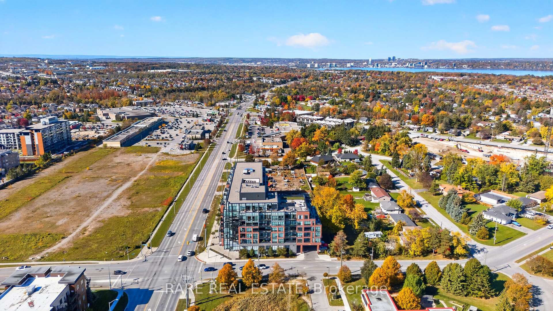 Photo 4 of Unit 327, 681 Yonge Street, Barrie, Painswick South — HOMEH