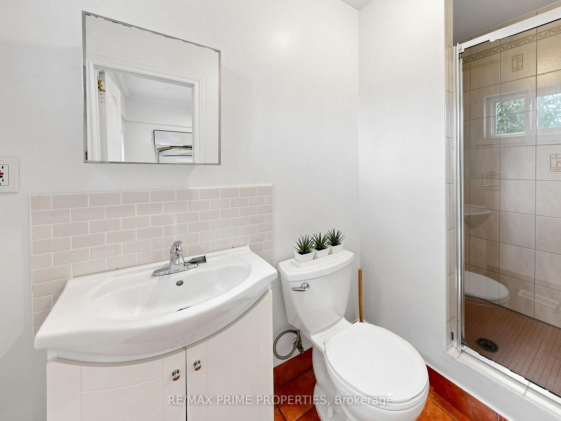 Photo 17 of 18 Dentonia Park Avenue, Toronto, Crescent Town — HOMEH