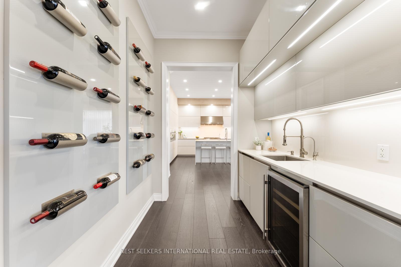 Photo 2 of 44 Mahaffy Court, King, Nobleton — HOMEH