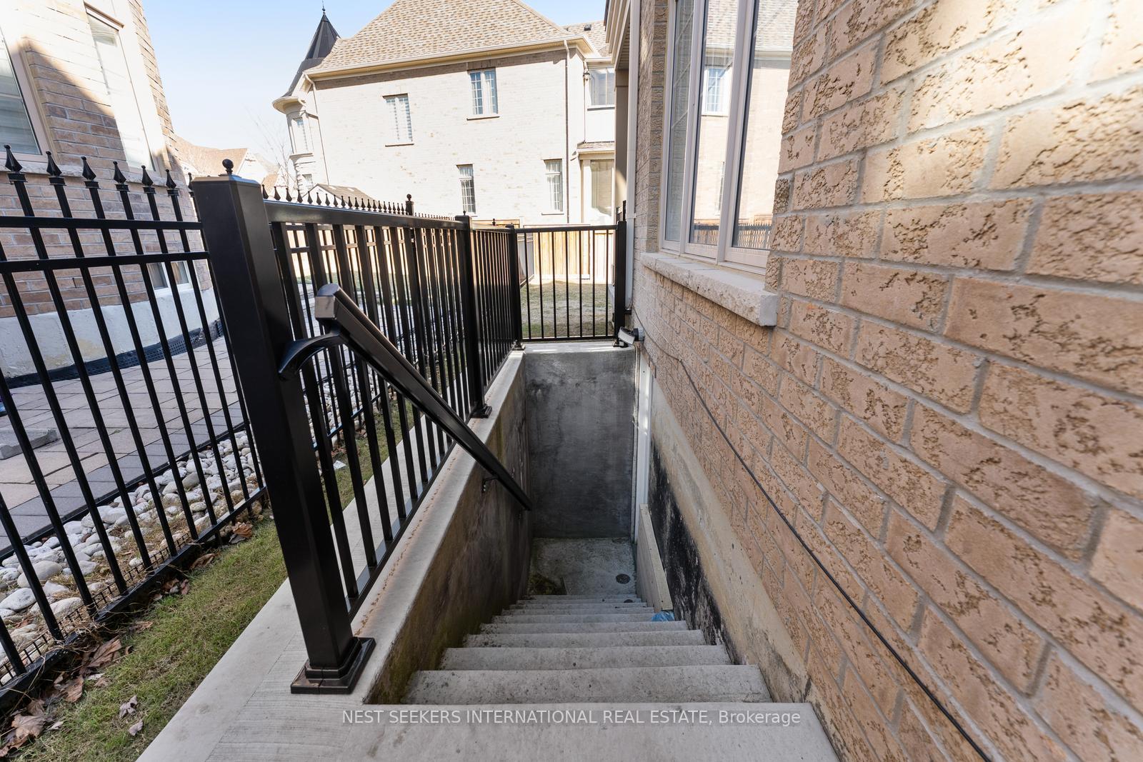 Photo 28 of 44 Mahaffy Court, King, Nobleton — HOMEH