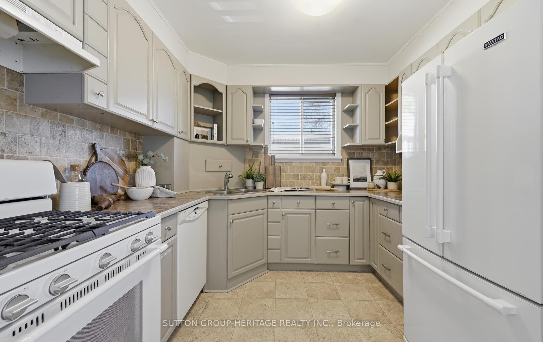 Photo 10 of 47 Burcher Road, Ajax, South East — HOMEH