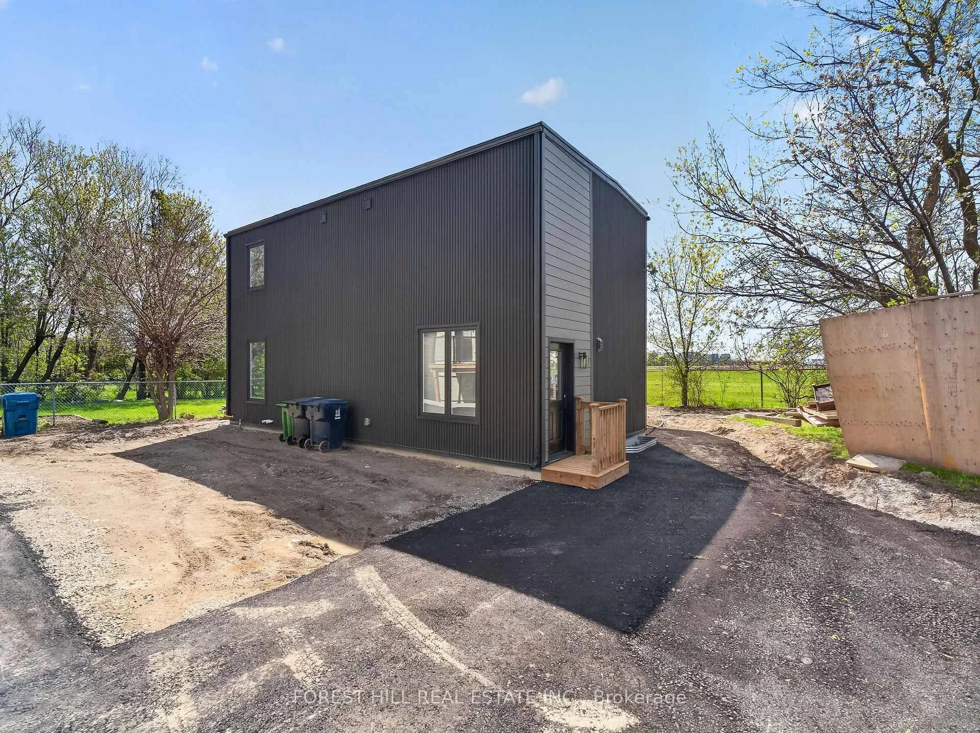 Front of Unit R - GARDEN, 5 Hopperton Drive