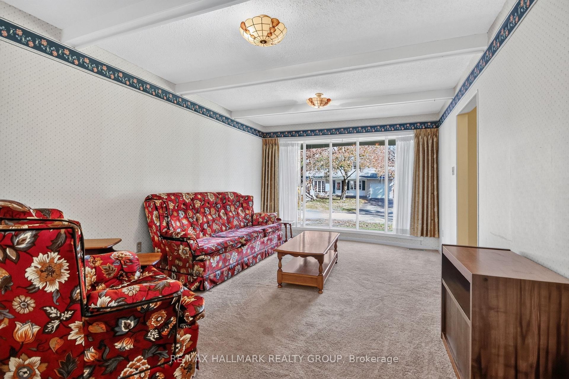 Photo 3 of 8 Burnview Crescent, Ottawa, Blackburn Hamlet — HOMEH