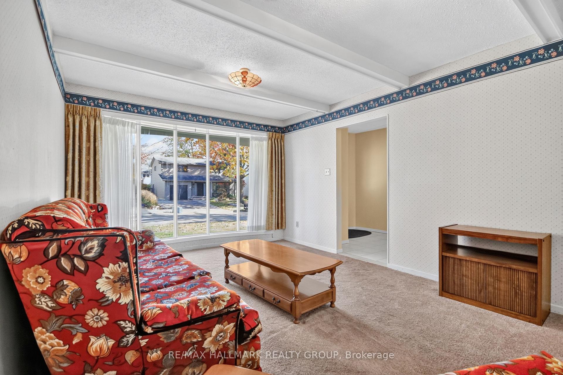 Photo 4 of 8 Burnview Crescent, Ottawa, Blackburn Hamlet — HOMEH