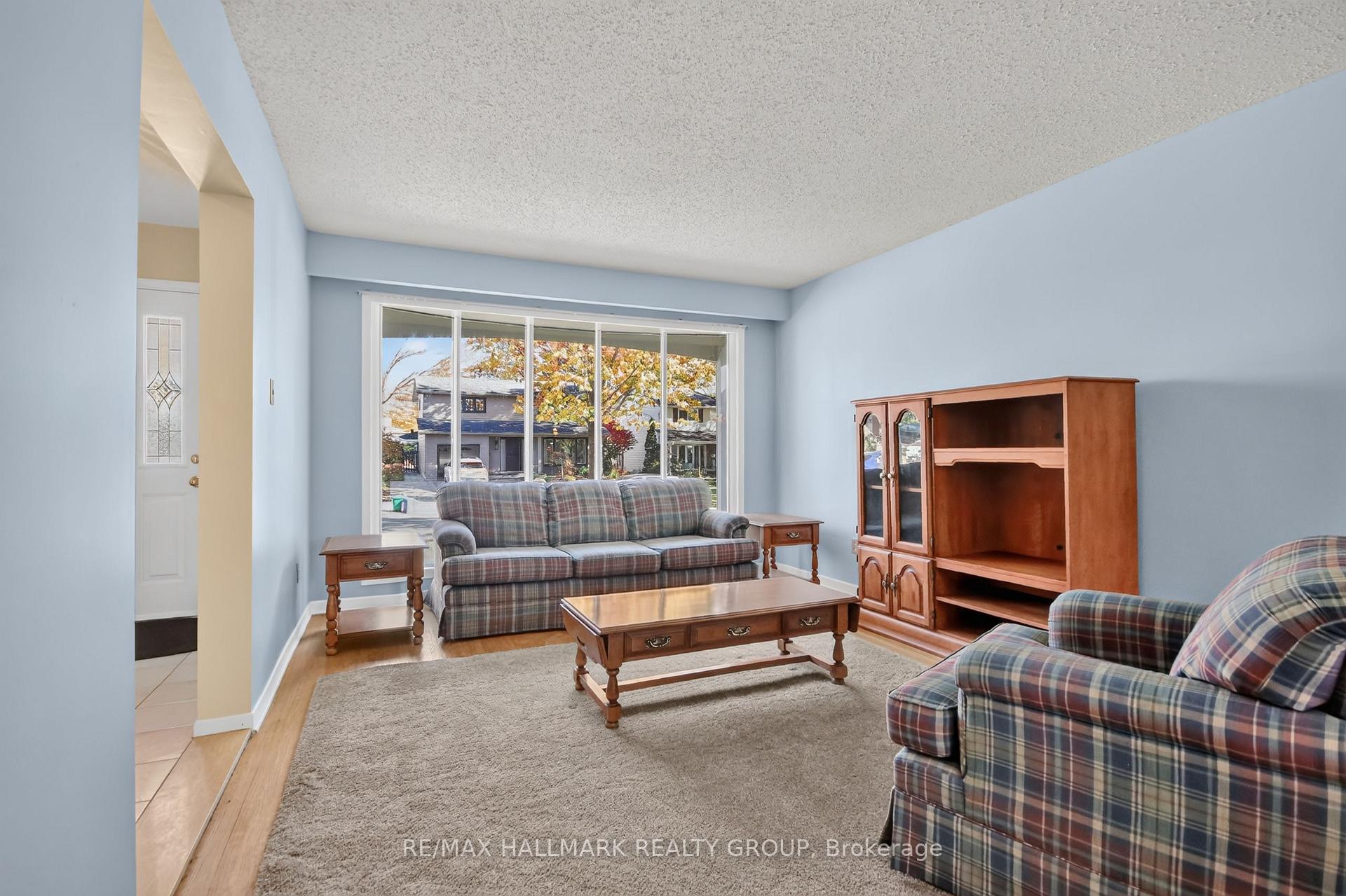 Photo 5 of 8 Burnview Crescent, Ottawa, Blackburn Hamlet — HOMEH