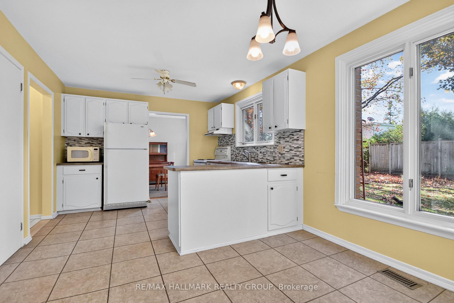 Photo 12 of 8 Burnview Crescent, Ottawa, Blackburn Hamlet — HOMEH