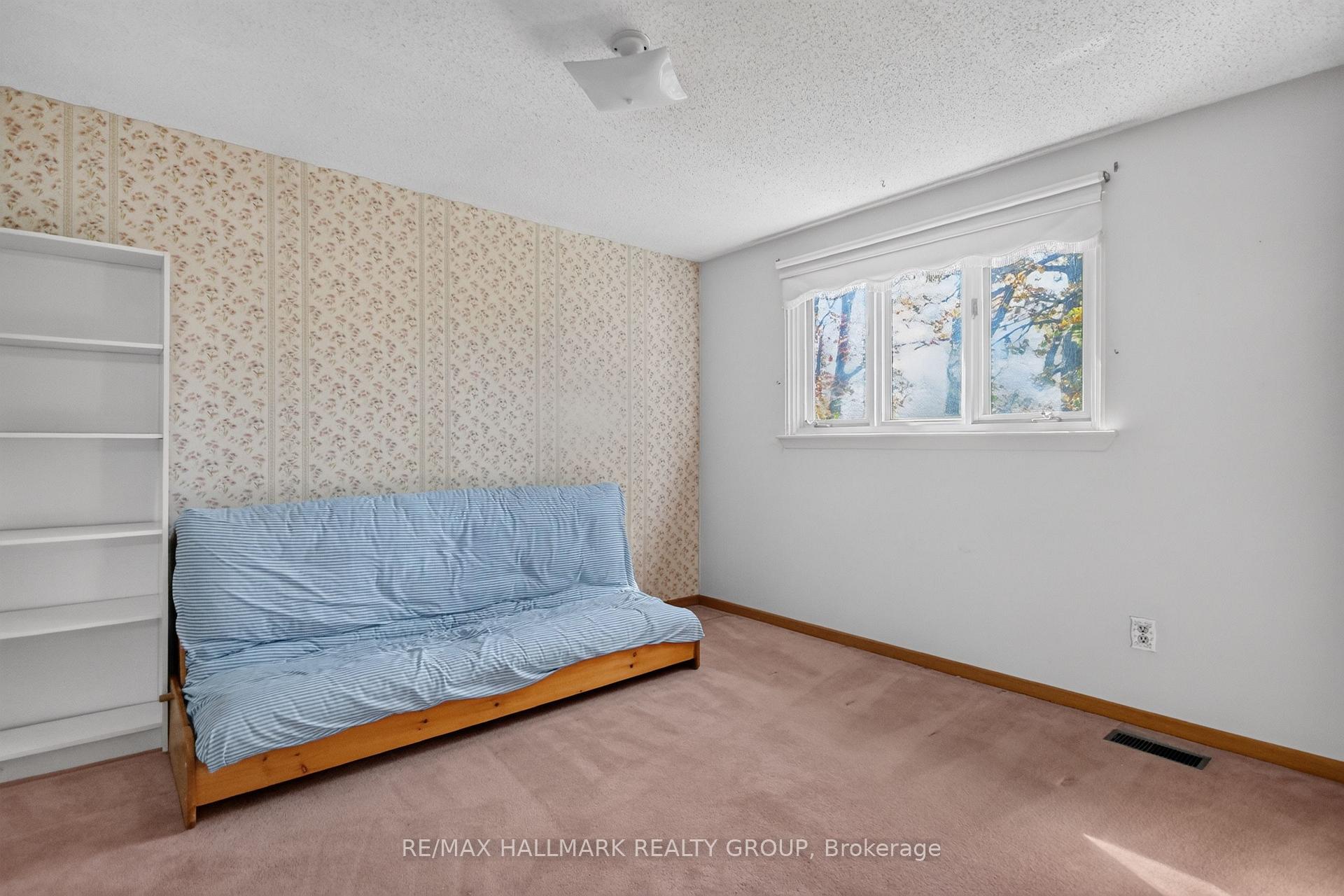 Photo 14 of 8 Burnview Crescent, Ottawa, Blackburn Hamlet — HOMEH