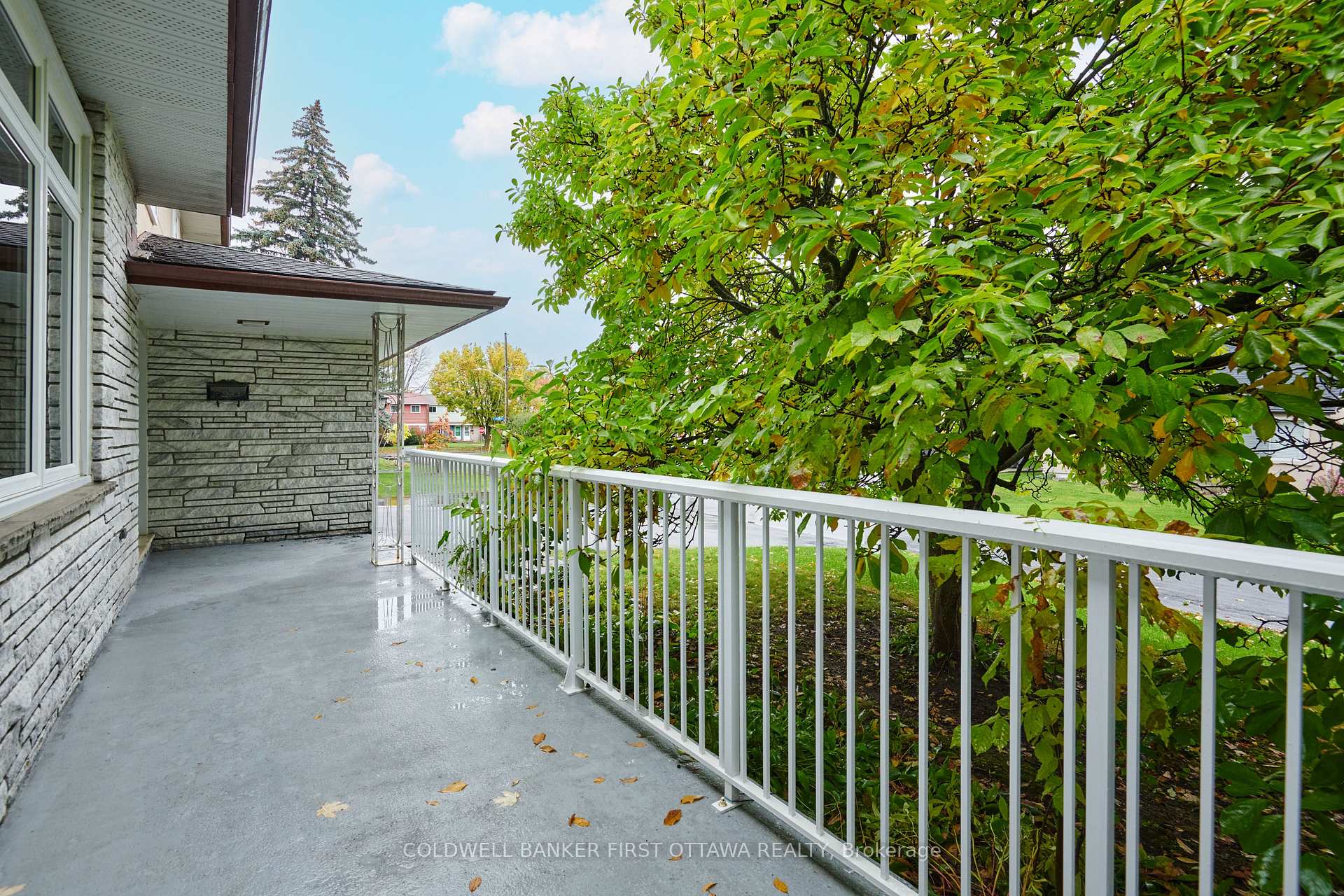 Photo 4 of 1512 Arnhem Street, Ottawa, Carleton Heights — HOMEH