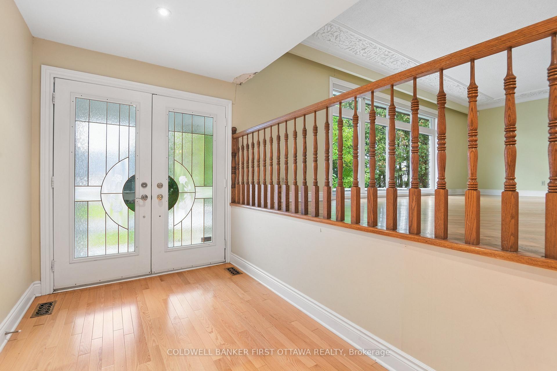 Photo 5 of 1512 Arnhem Street, Ottawa, Carleton Heights — HOMEH