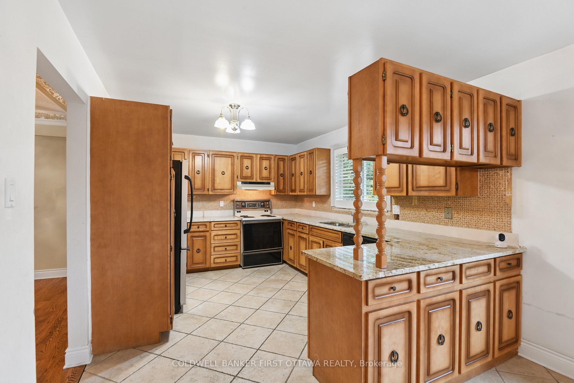 Photo 11 of 1512 Arnhem Street, Ottawa, Carleton Heights — HOMEH