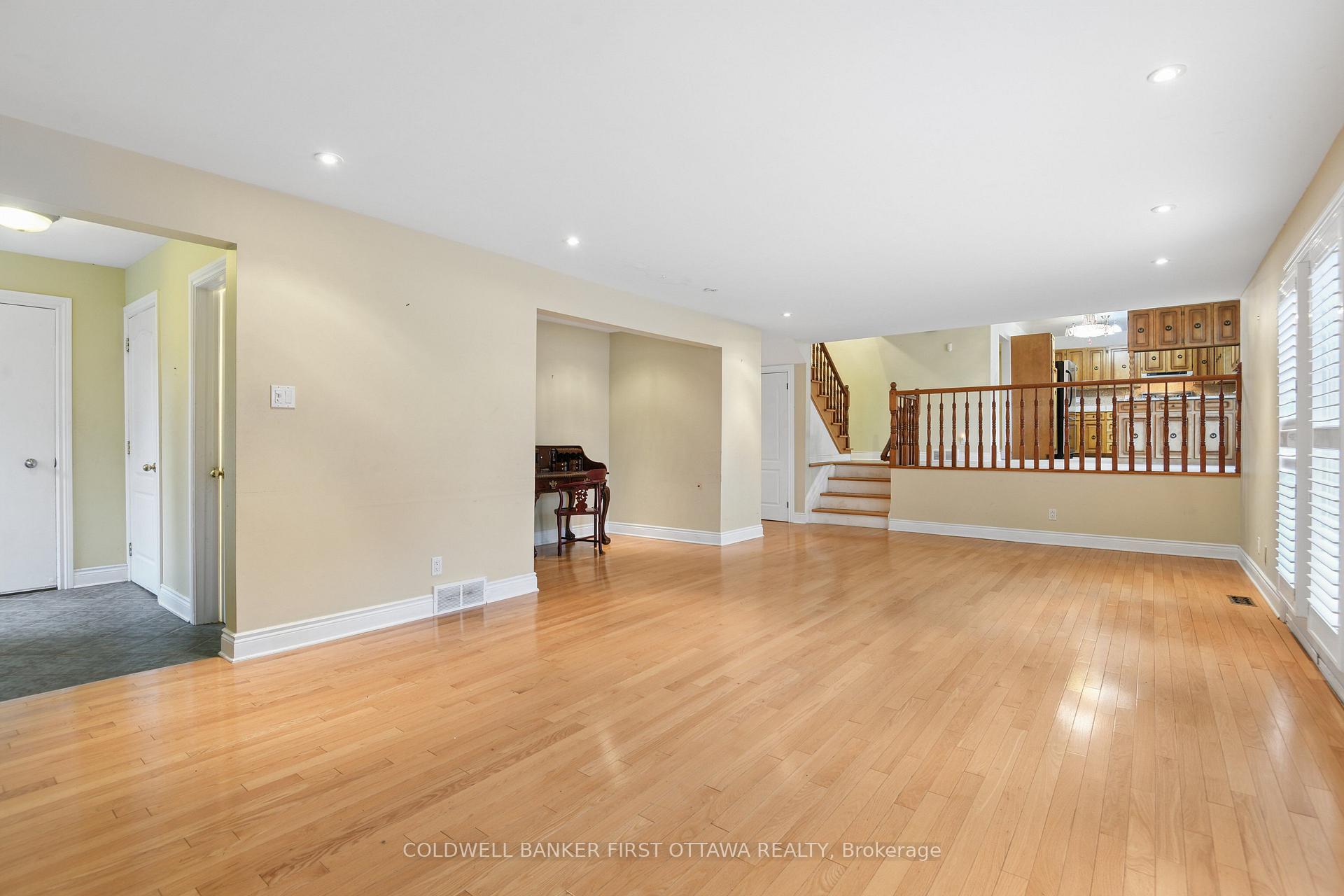 Photo 15 of 1512 Arnhem Street, Ottawa, Carleton Heights — HOMEH
