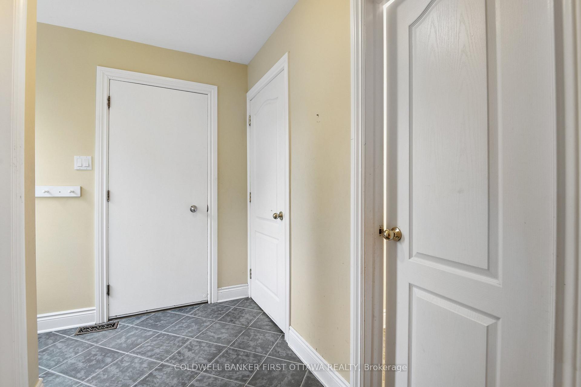 Photo 16 of 1512 Arnhem Street, Ottawa, Carleton Heights — HOMEH