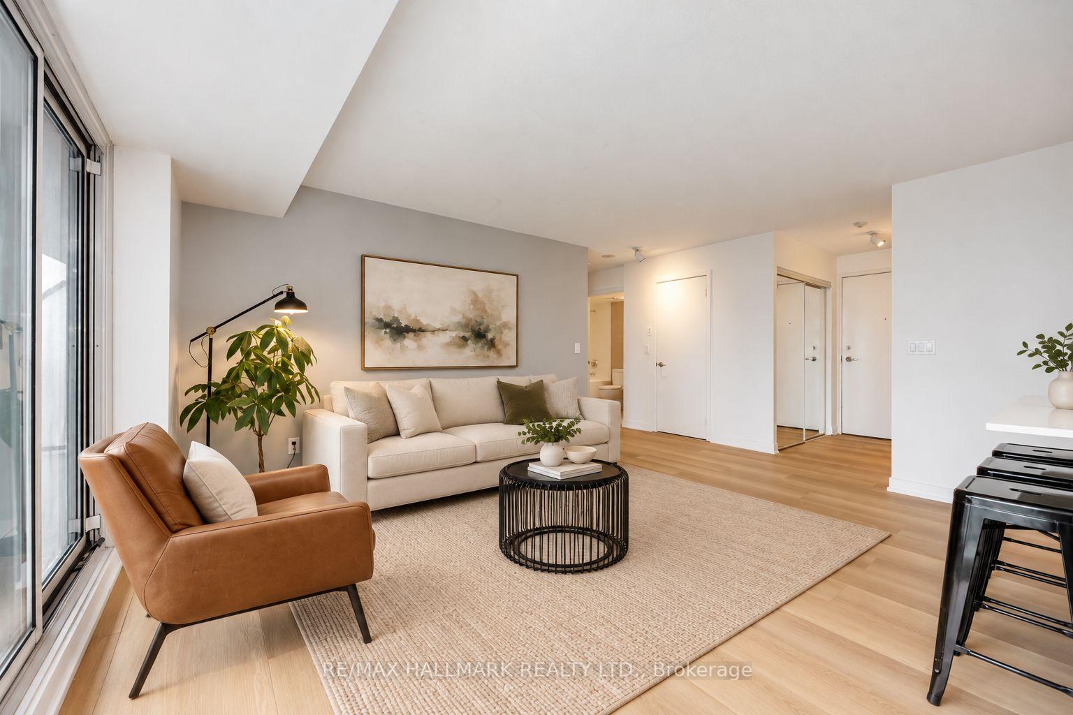 Photo 4 of Unit 901, 155 Legion Road N, Etobicoke, Mimico — HOMEH