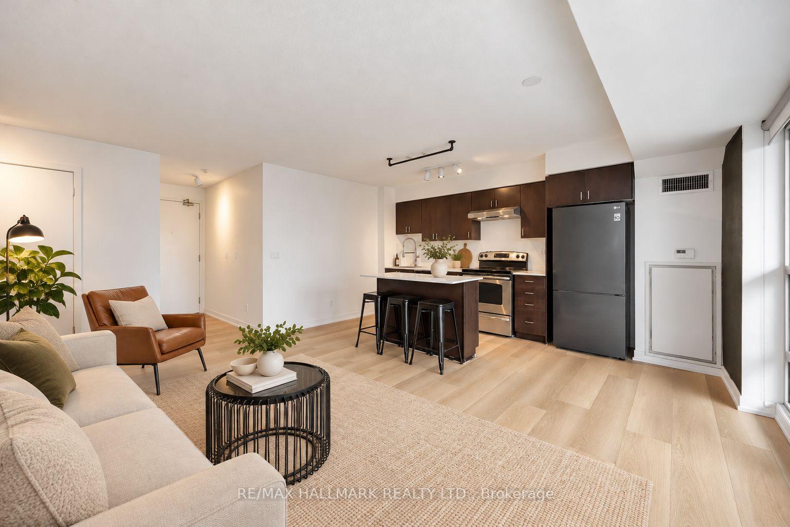 Photo 5 of Unit 901, 155 Legion Road N, Etobicoke, Mimico — HOMEH