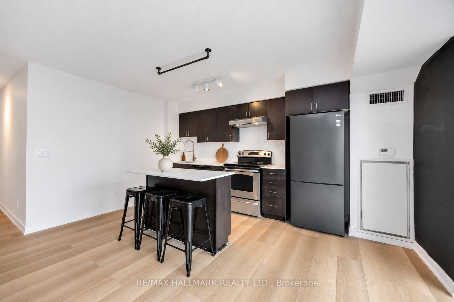 Photo 9 of Unit 901, 155 Legion Road N, Etobicoke, Mimico — HOMEH