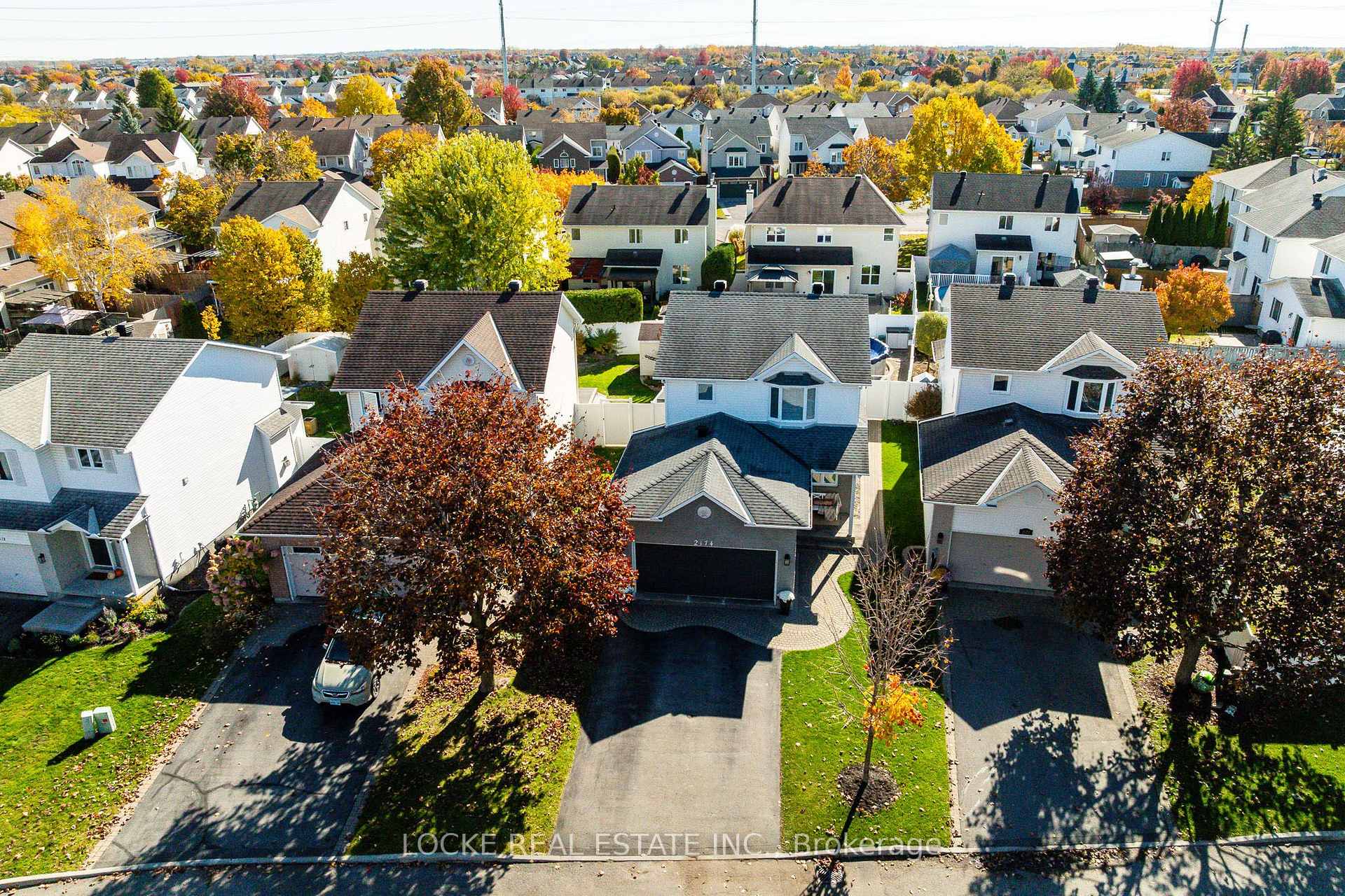 Photo 2 of 2174 Saturn Crescent, Ottawa, Fallingbrook/Gardenway South — HOMEH