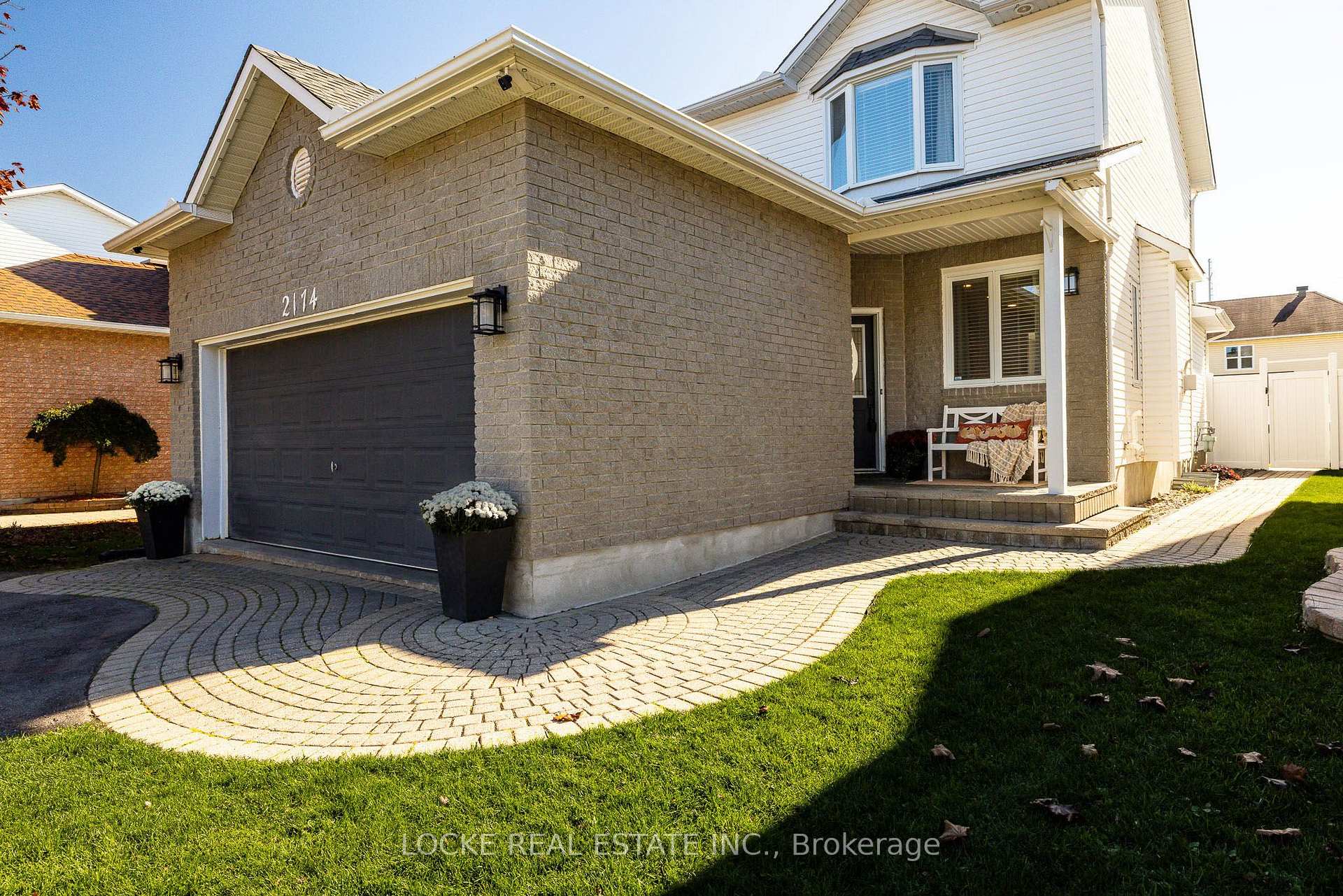 Photo 3 of 2174 Saturn Crescent, Ottawa, Fallingbrook/Gardenway South — HOMEH
