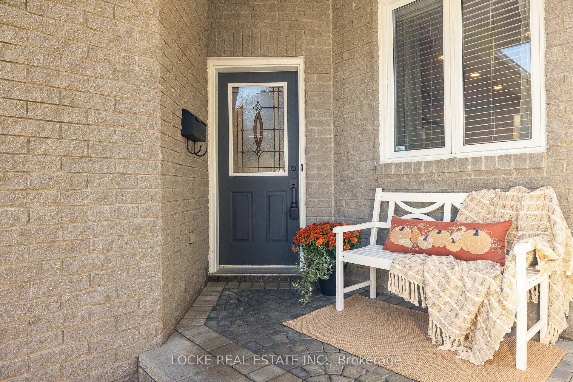 Photo 4 of 2174 Saturn Crescent, Ottawa, Fallingbrook/Gardenway South — HOMEH