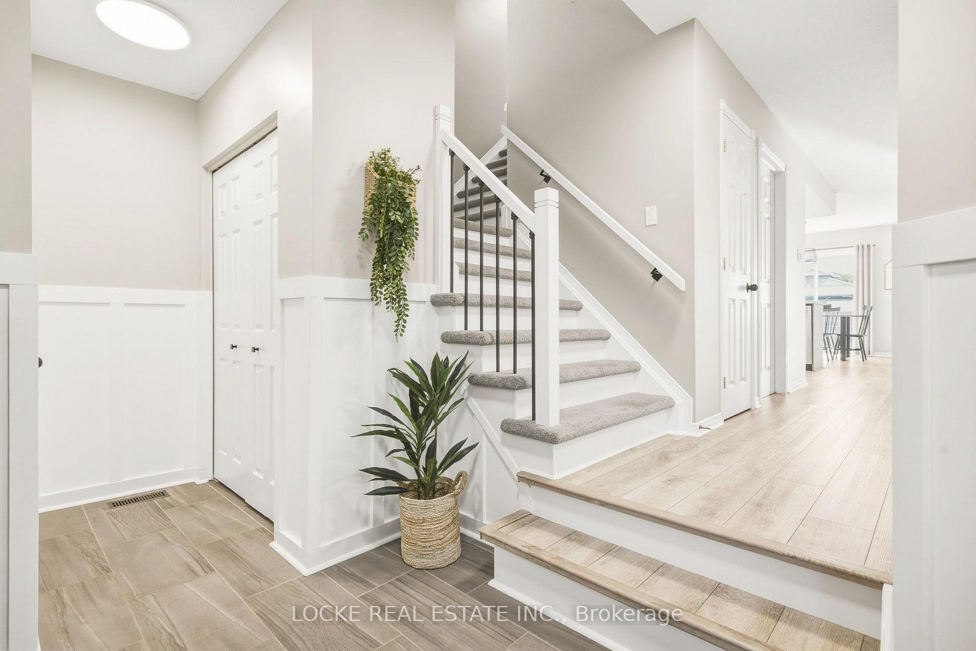 Photo 5 of 2174 Saturn Crescent, Ottawa, Fallingbrook/Gardenway South — HOMEH