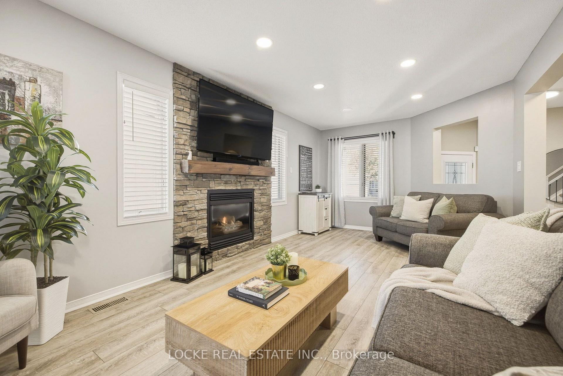 Photo 9 of 2174 Saturn Crescent, Ottawa, Fallingbrook/Gardenway South — HOMEH