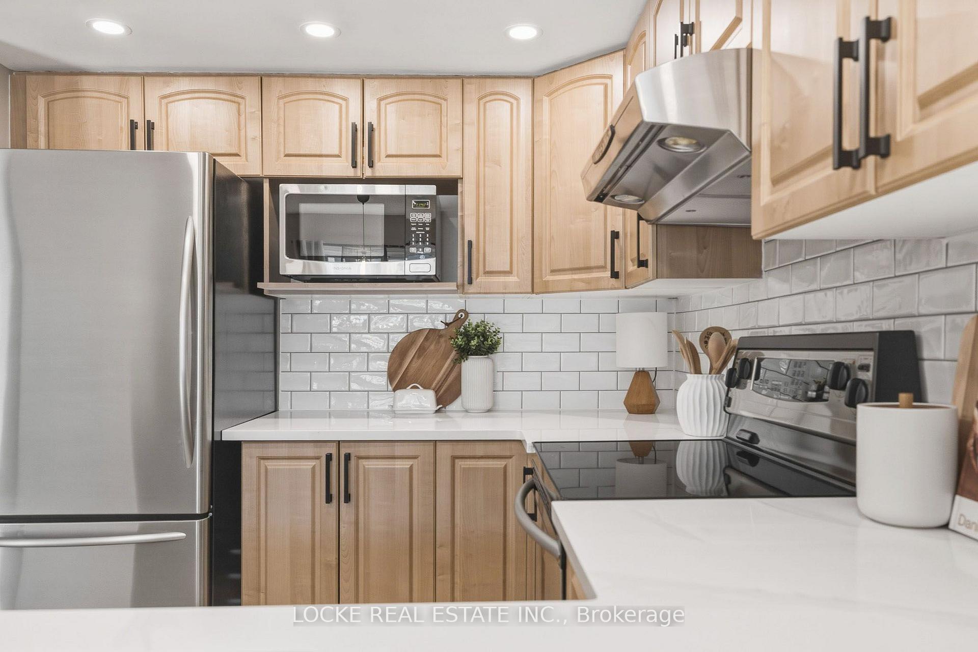Photo 17 of 2174 Saturn Crescent, Ottawa, Fallingbrook/Gardenway South — HOMEH