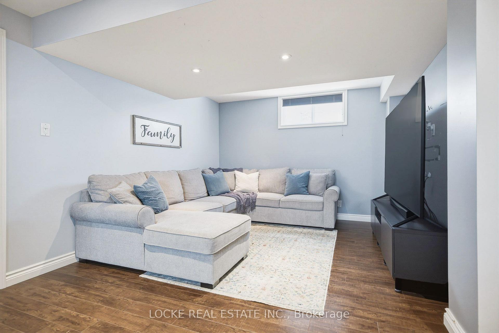 Photo 32 of 2174 Saturn Crescent, Ottawa, Fallingbrook/Gardenway South — HOMEH