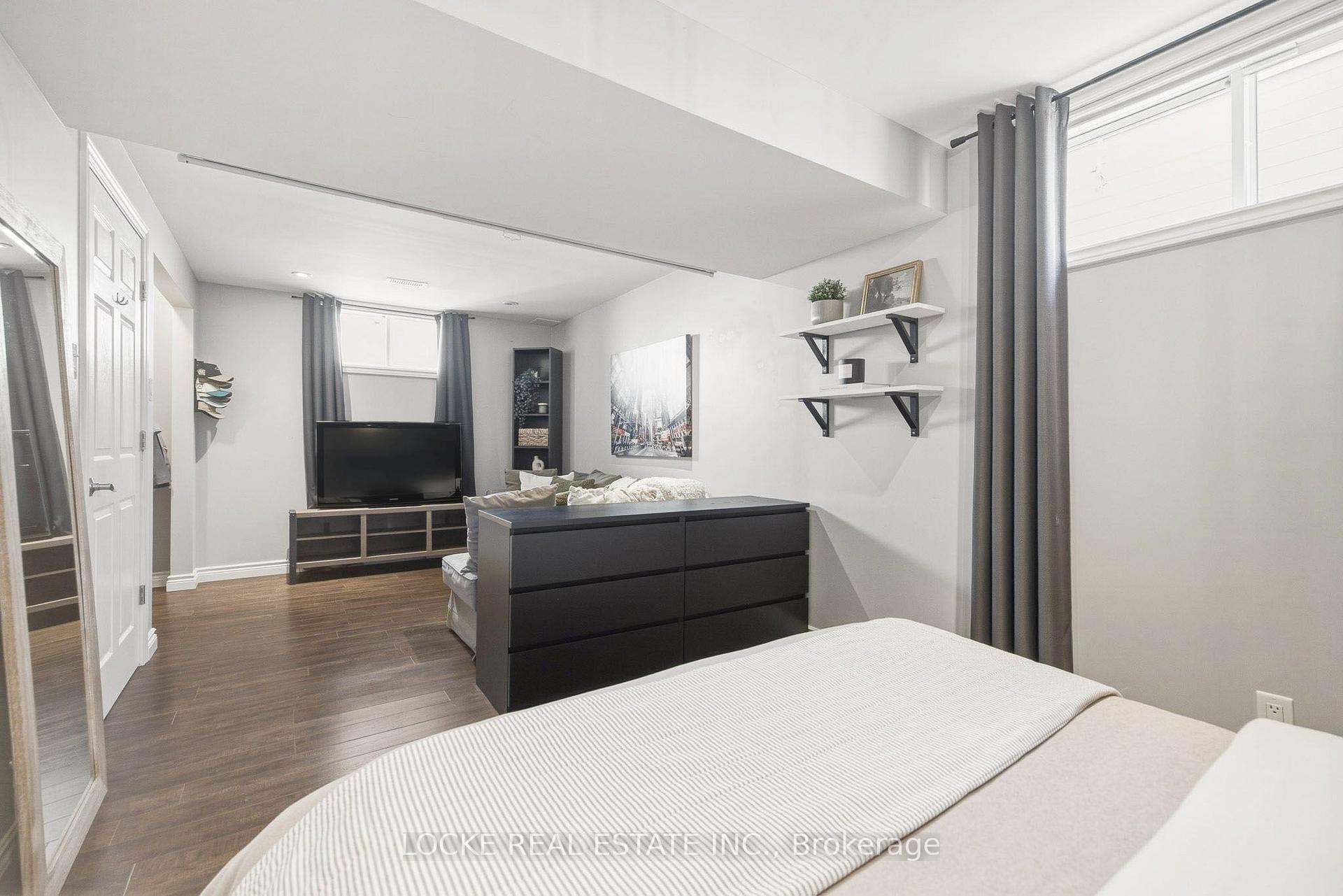 Photo 36 of 2174 Saturn Crescent, Ottawa, Fallingbrook/Gardenway South — HOMEH