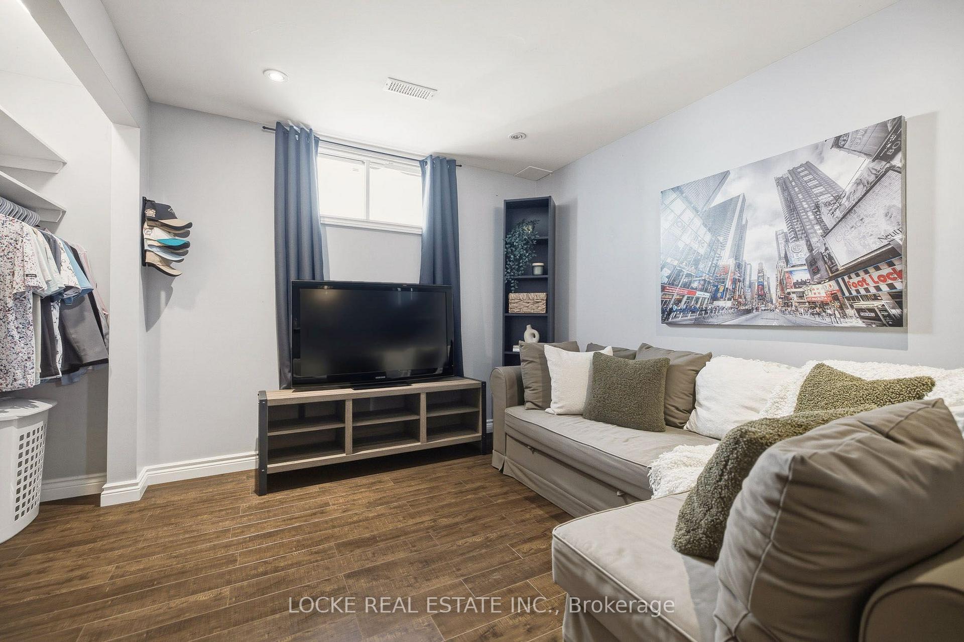 Photo 37 of 2174 Saturn Crescent, Ottawa, Fallingbrook/Gardenway South — HOMEH