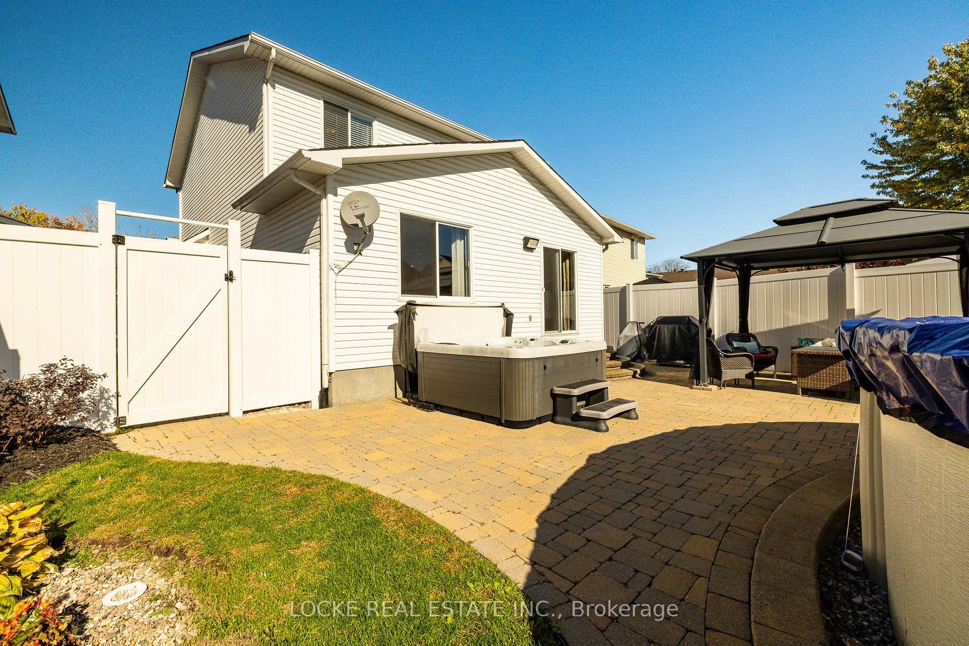 Photo 42 of 2174 Saturn Crescent, Ottawa, Fallingbrook/Gardenway South — HOMEH