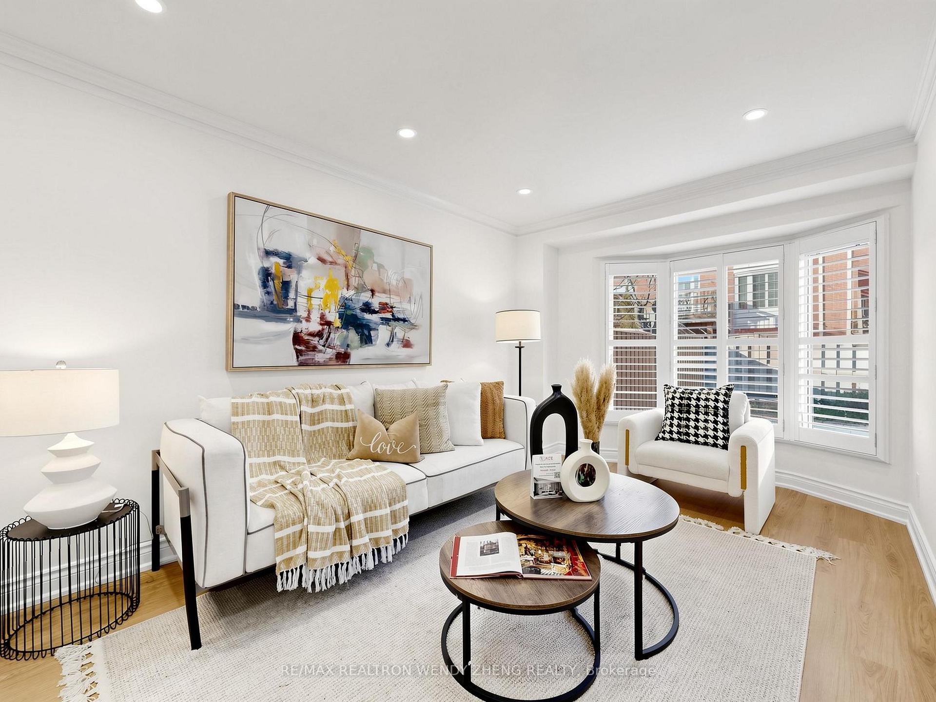 Photo 3 of 55 Brownstone Circle, Vaughan, Crestwood-Springfarm-Yorkhill — HOMEH
