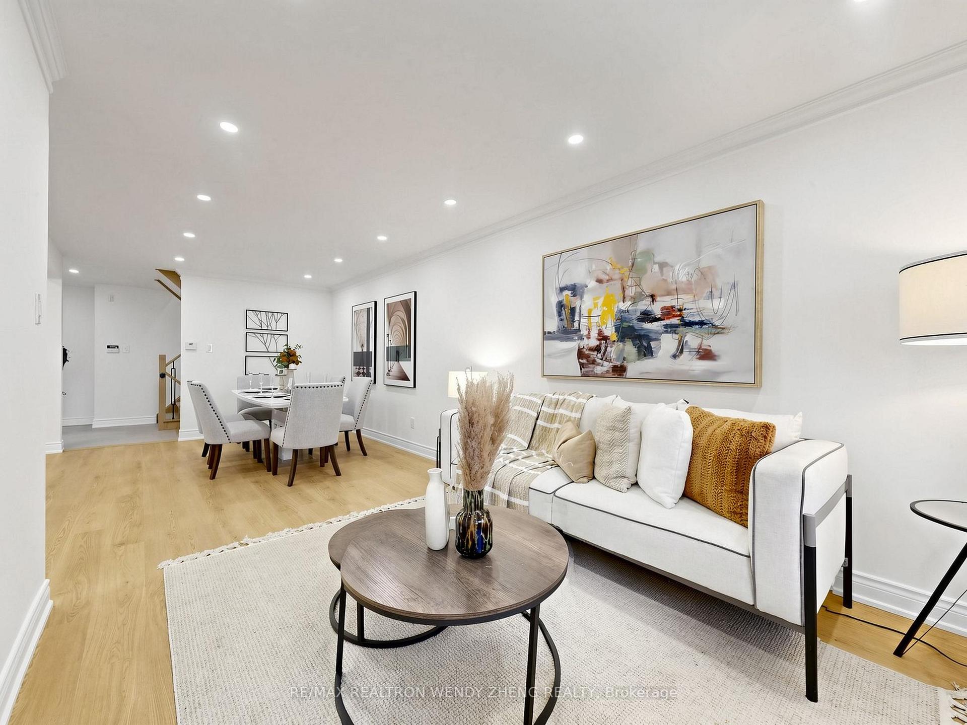 Photo 5 of 55 Brownstone Circle, Vaughan, Crestwood-Springfarm-Yorkhill — HOMEH
