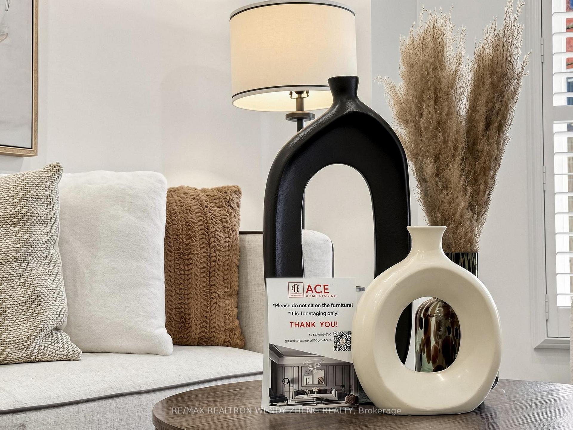 Photo 6 of 55 Brownstone Circle, Vaughan, Crestwood-Springfarm-Yorkhill — HOMEH