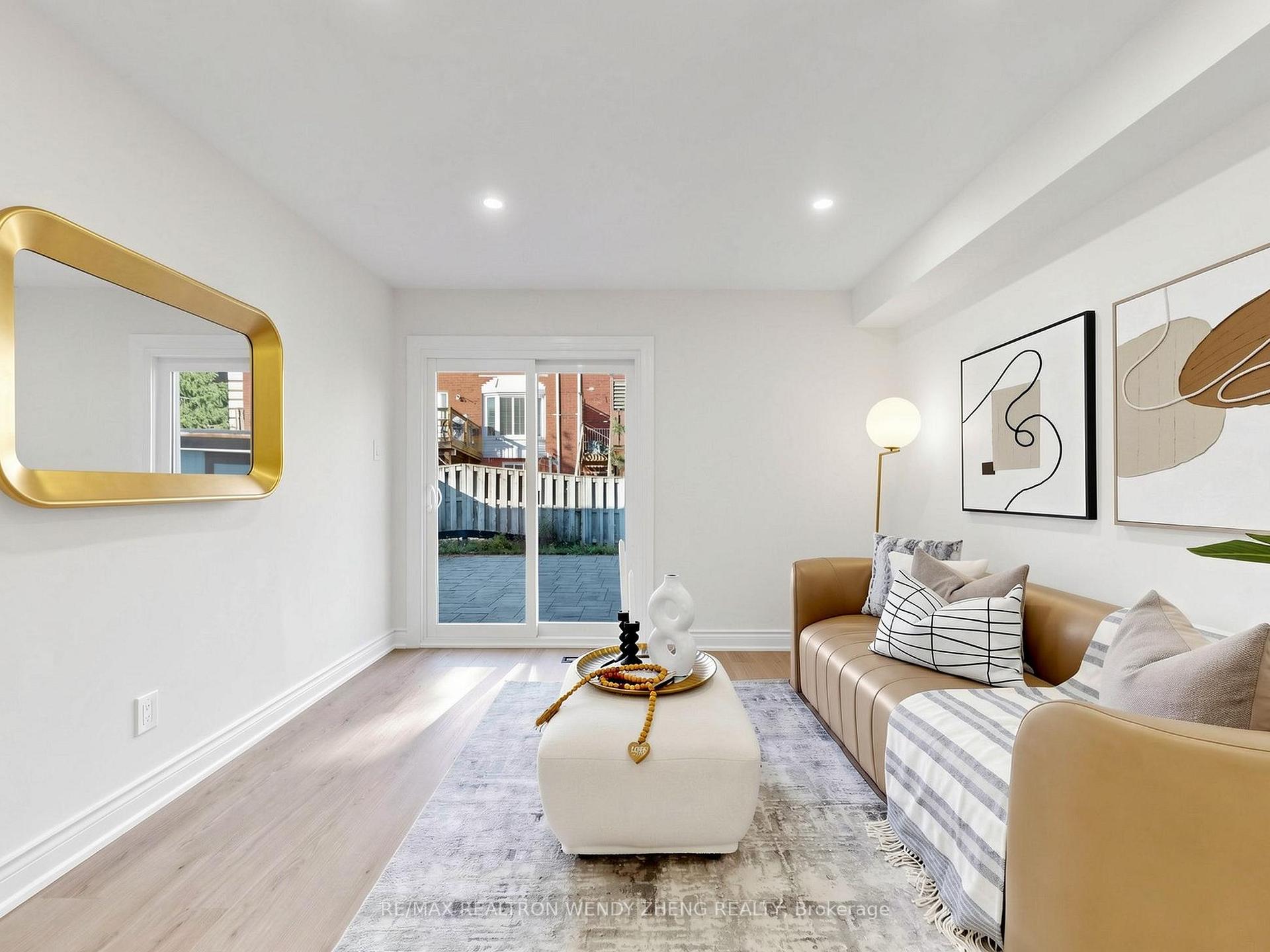 Photo 11 of 55 Brownstone Circle, Vaughan, Crestwood-Springfarm-Yorkhill — HOMEH