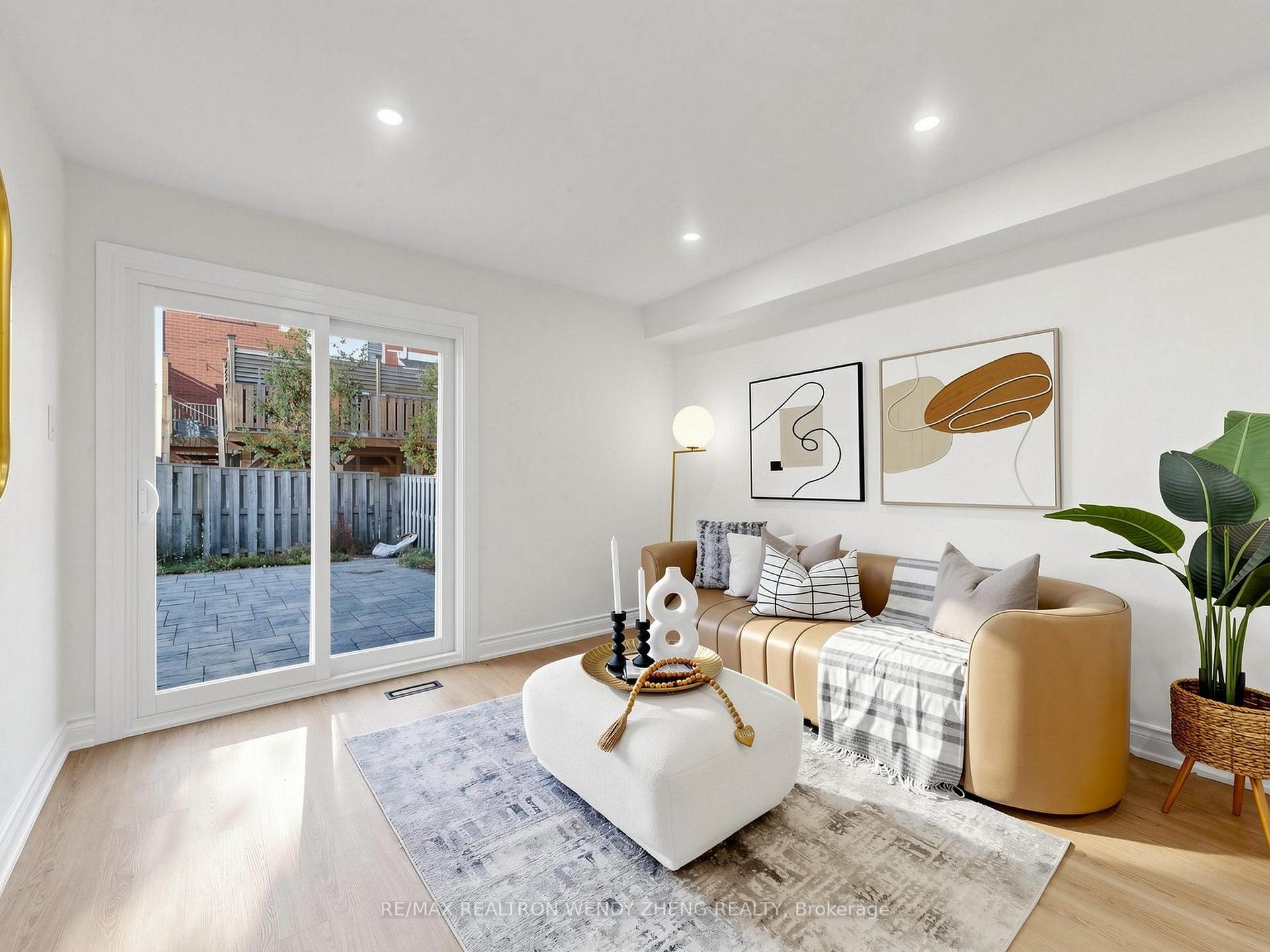 Photo 12 of 55 Brownstone Circle, Vaughan, Crestwood-Springfarm-Yorkhill — HOMEH