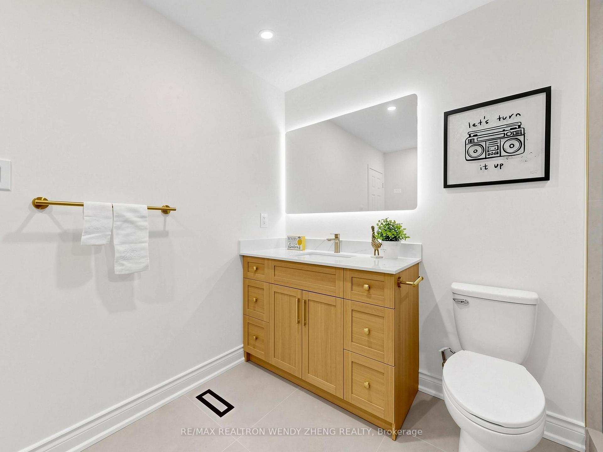 Photo 32 of 55 Brownstone Circle, Vaughan, Crestwood-Springfarm-Yorkhill — HOMEH