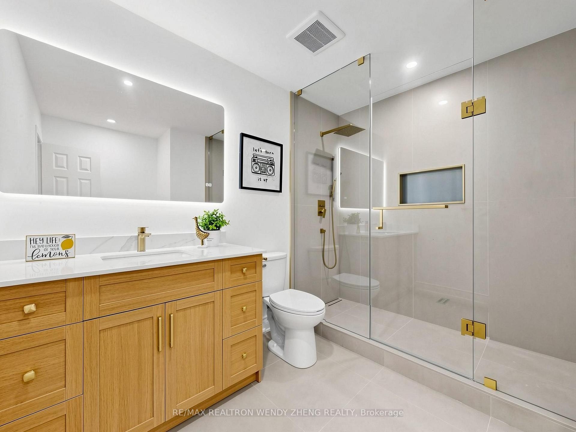 Photo 33 of 55 Brownstone Circle, Vaughan, Crestwood-Springfarm-Yorkhill — HOMEH