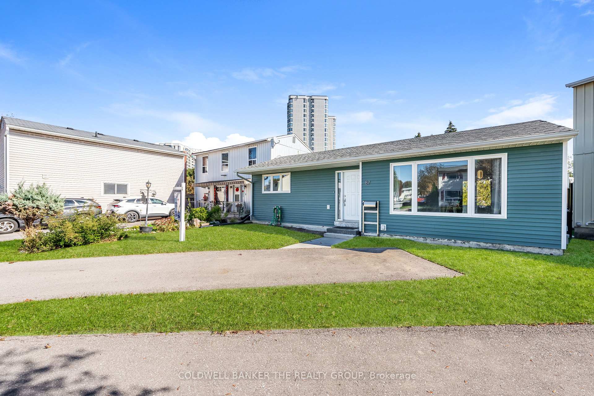 Photo 2 of 87 Huntingwood Crescent, Brampton, Central Park — HOMEH