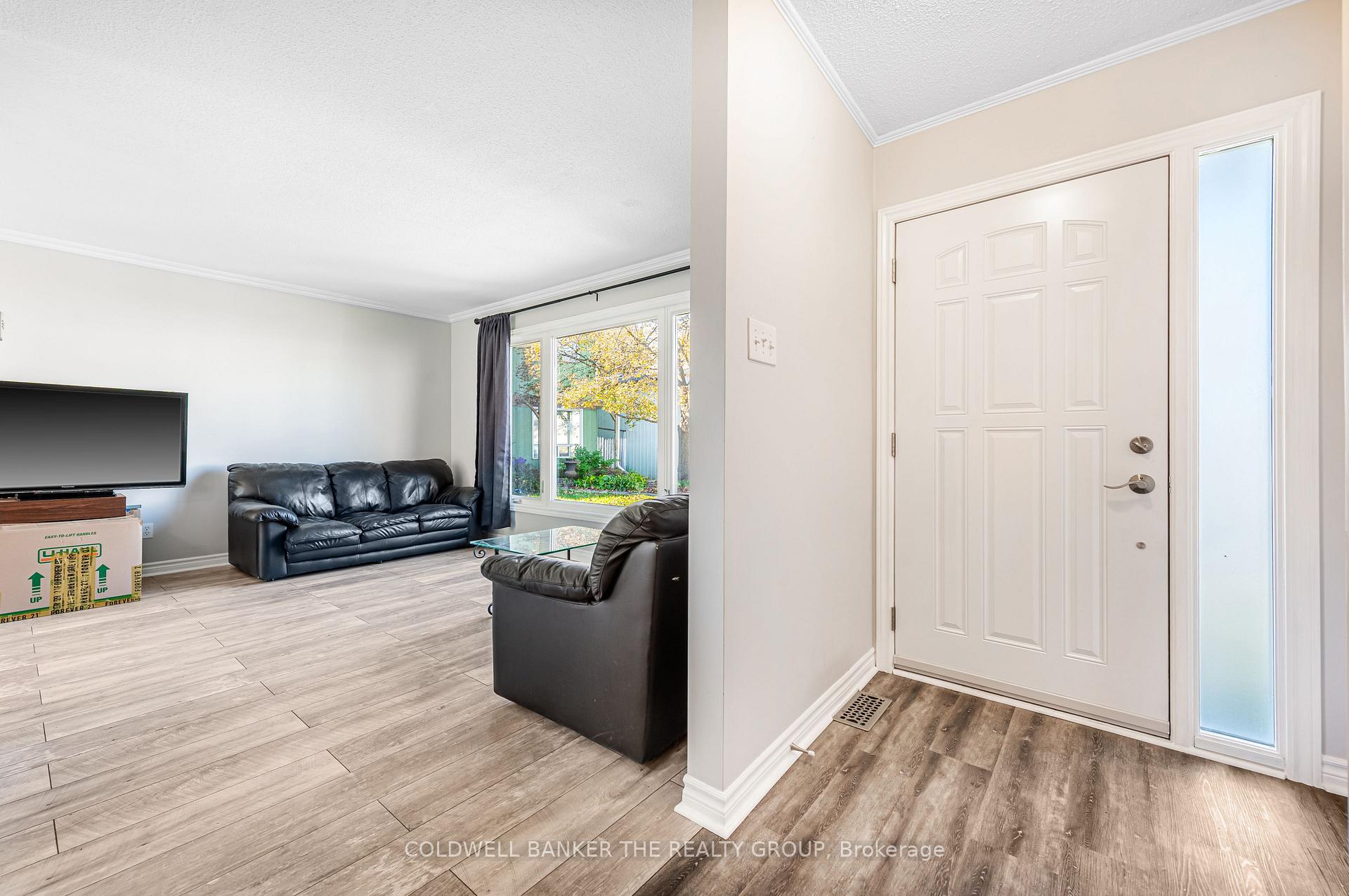 Photo 8 of 87 Huntingwood Crescent, Brampton, Central Park — HOMEH