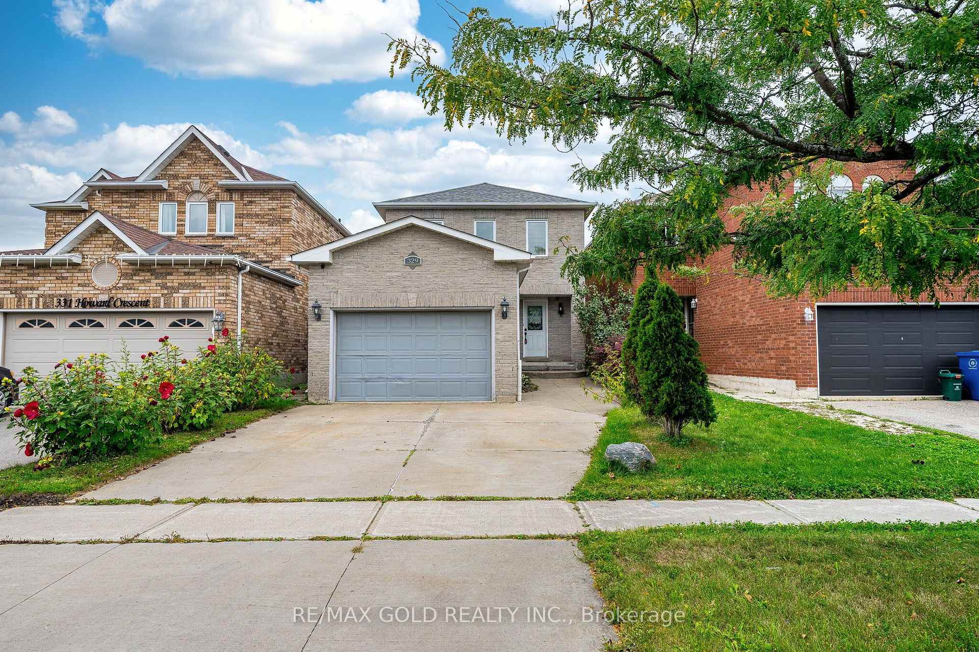 Photo of 329 Howard Crescent