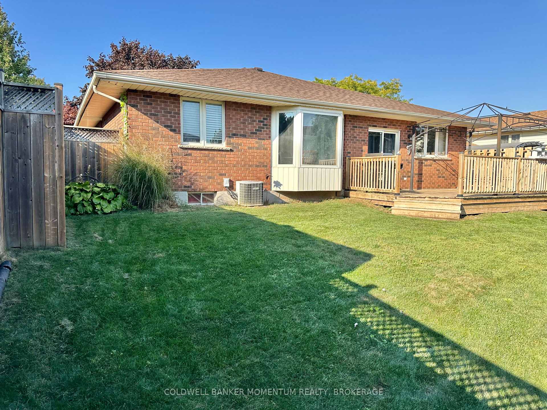 Photo 21 of 38 Mann Avenue, Norfolk, Simcoe — HOMEH