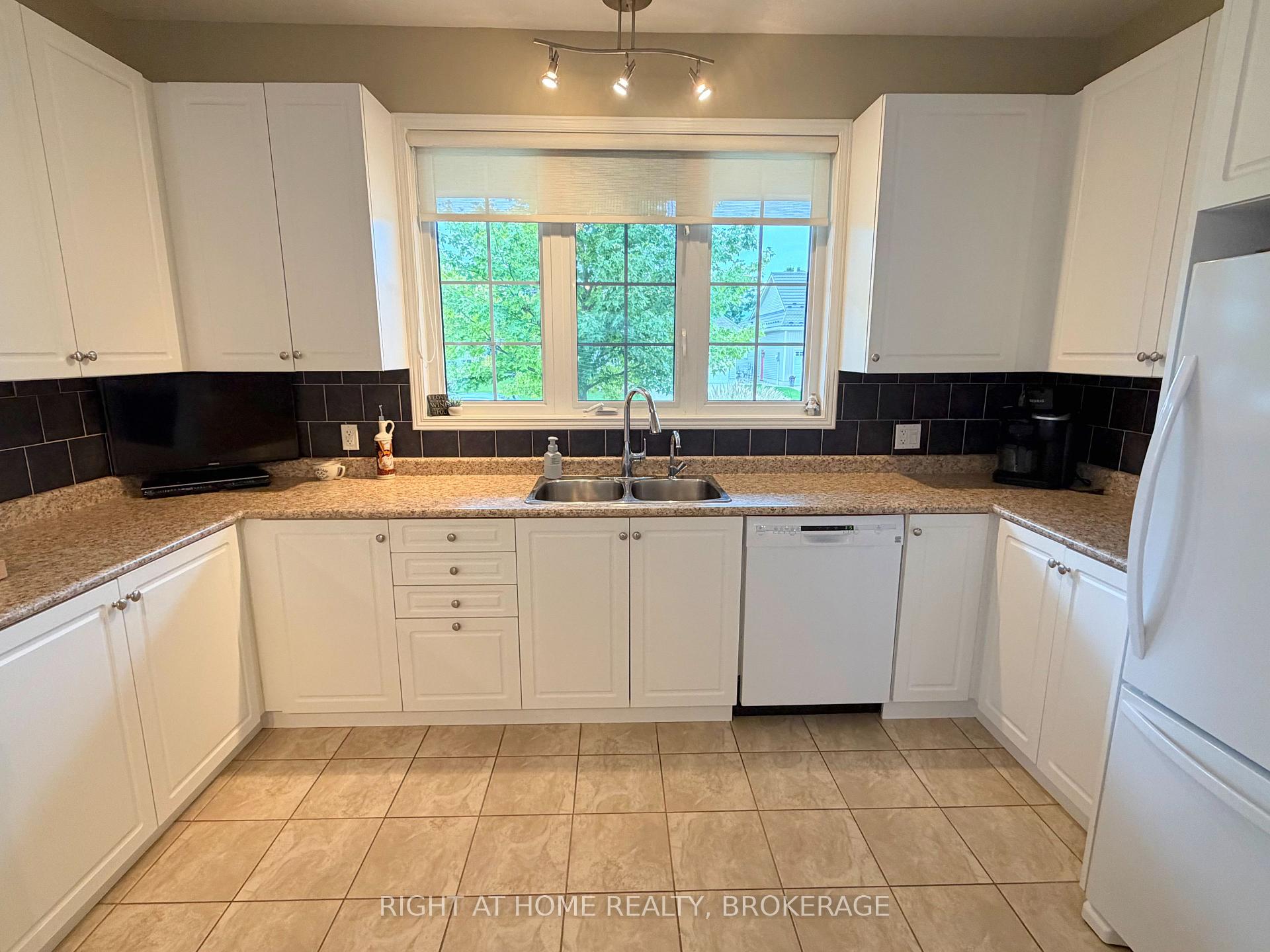 Photo 7 of Unit 40, 40 Stornoway Crescent, Huron East, Egmondville — HOMEH