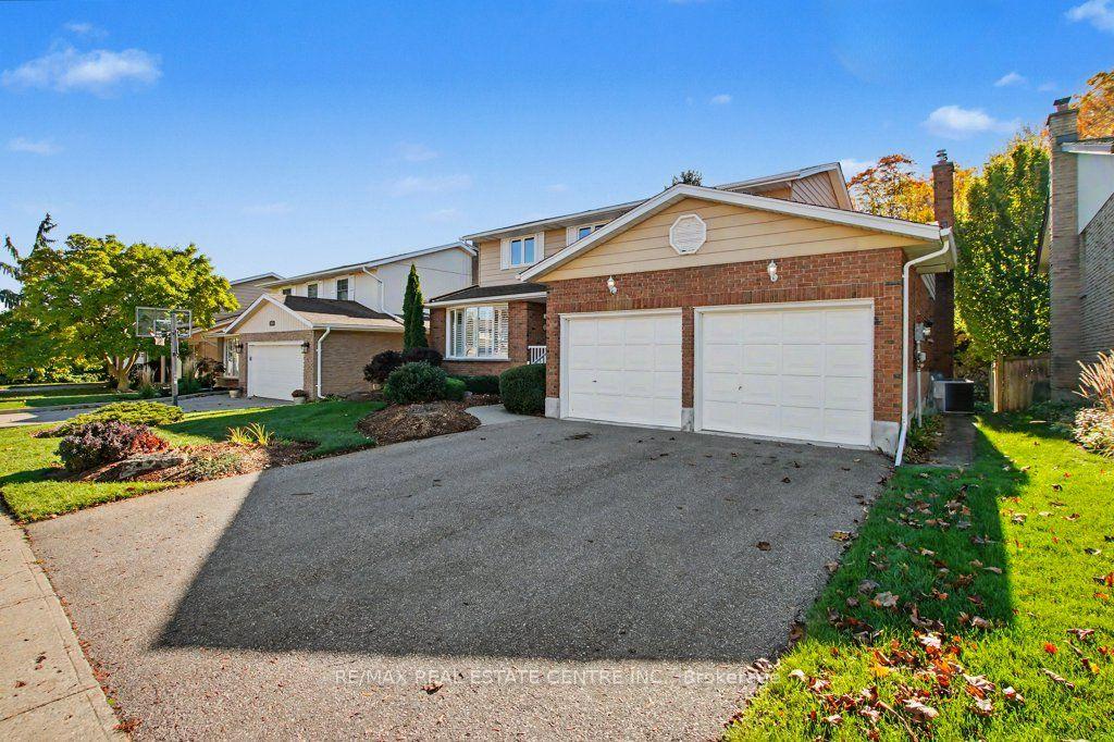 Photo 3 of 57 Trailview Drive, Kitchener — HOMEH
