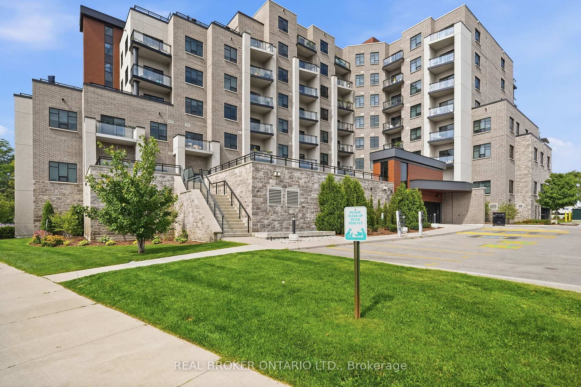 Photo 3 of Unit 101, 30 Hamilton Street S, Hamilton, Waterdown — HOMEH