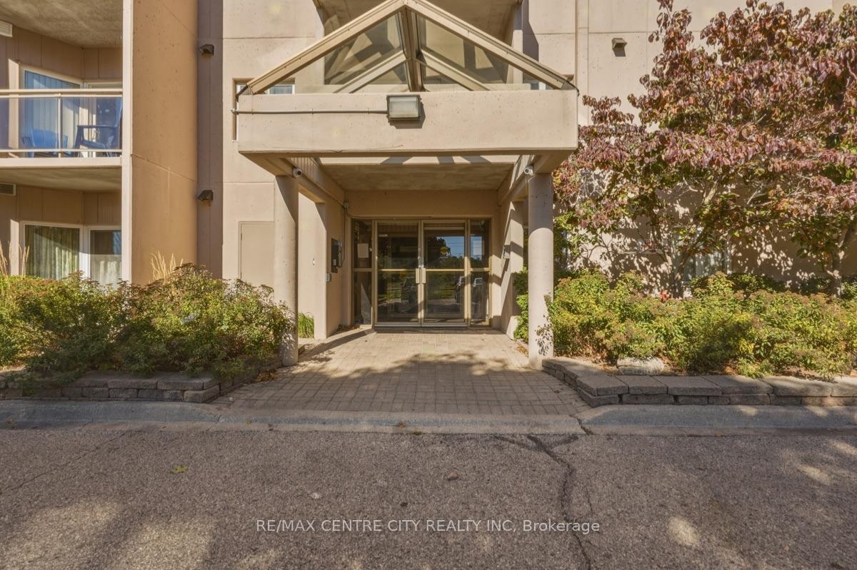Photo 3 of Unit 506, 858 Commissioners Road E, London, South H — HOMEH