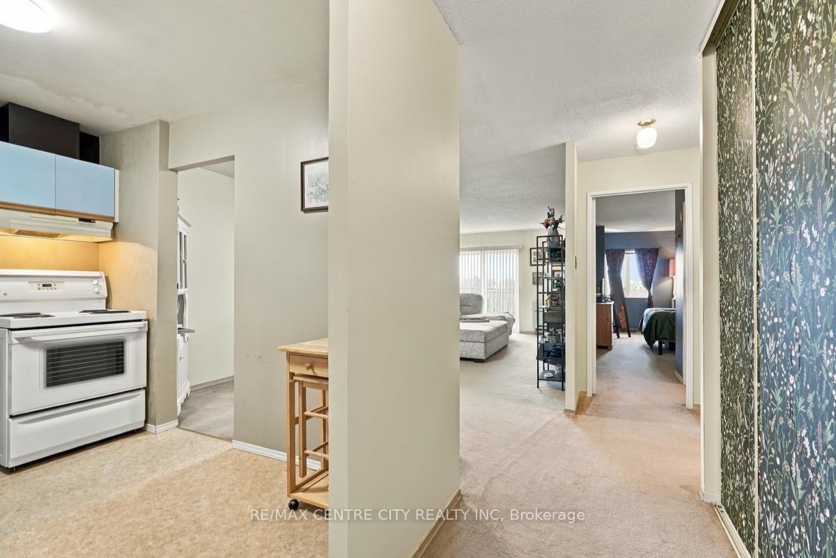 Photo 4 of Unit 506, 858 Commissioners Road E, London, South H — HOMEH