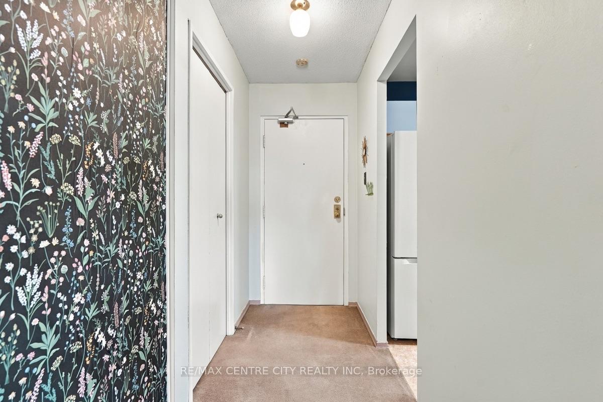 Photo 5 of Unit 506, 858 Commissioners Road E, London, South H — HOMEH