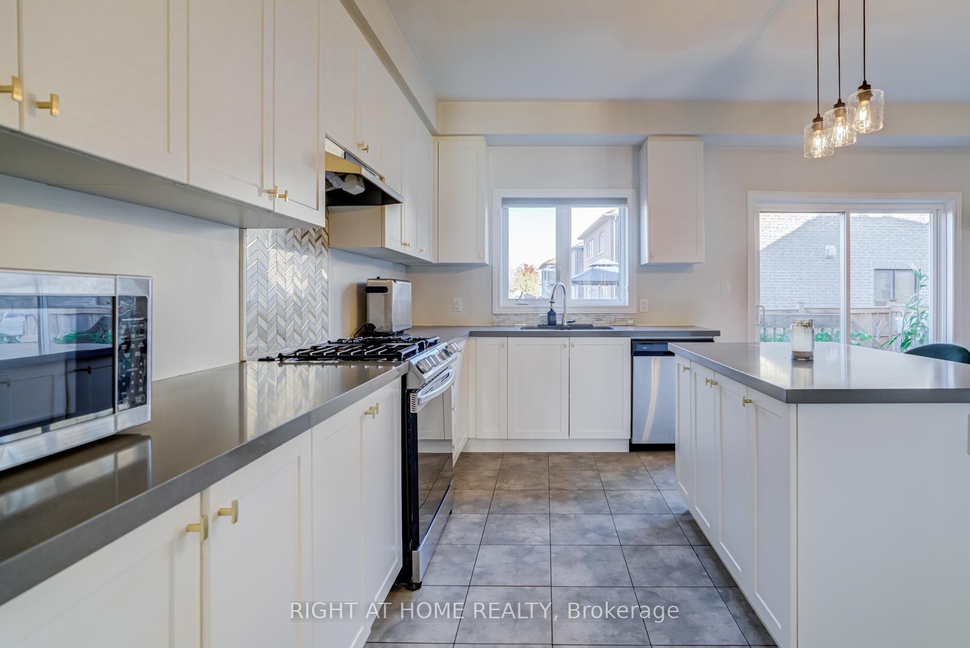 Photo 19 of 171 Crombie Street, Clarington, Bowmanville — HOMEH