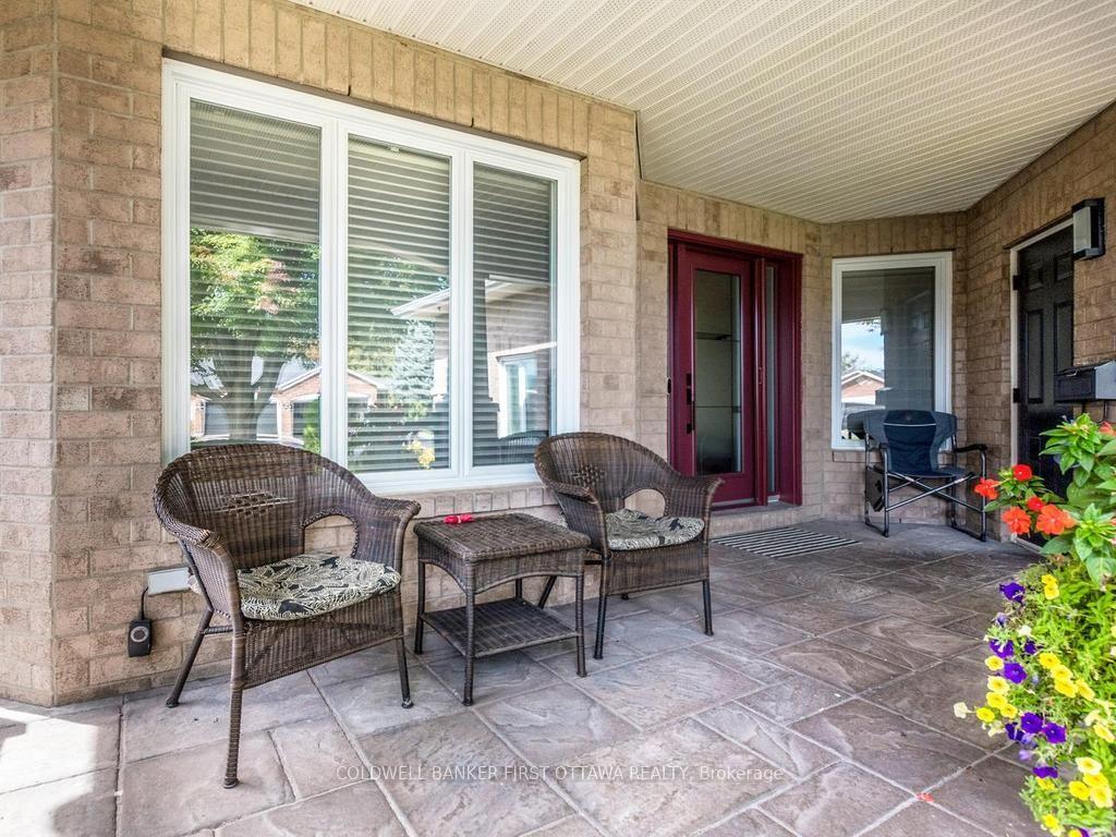 Photo 7 of 57 Amberlakes Drive, Ottawa, Stittsville (Central) — HOMEH