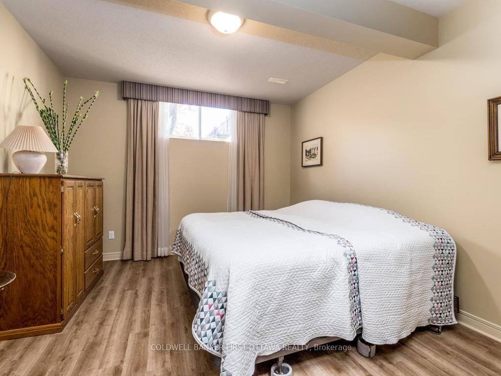 Photo 32 of 57 Amberlakes Drive, Ottawa, Stittsville (Central) — HOMEH