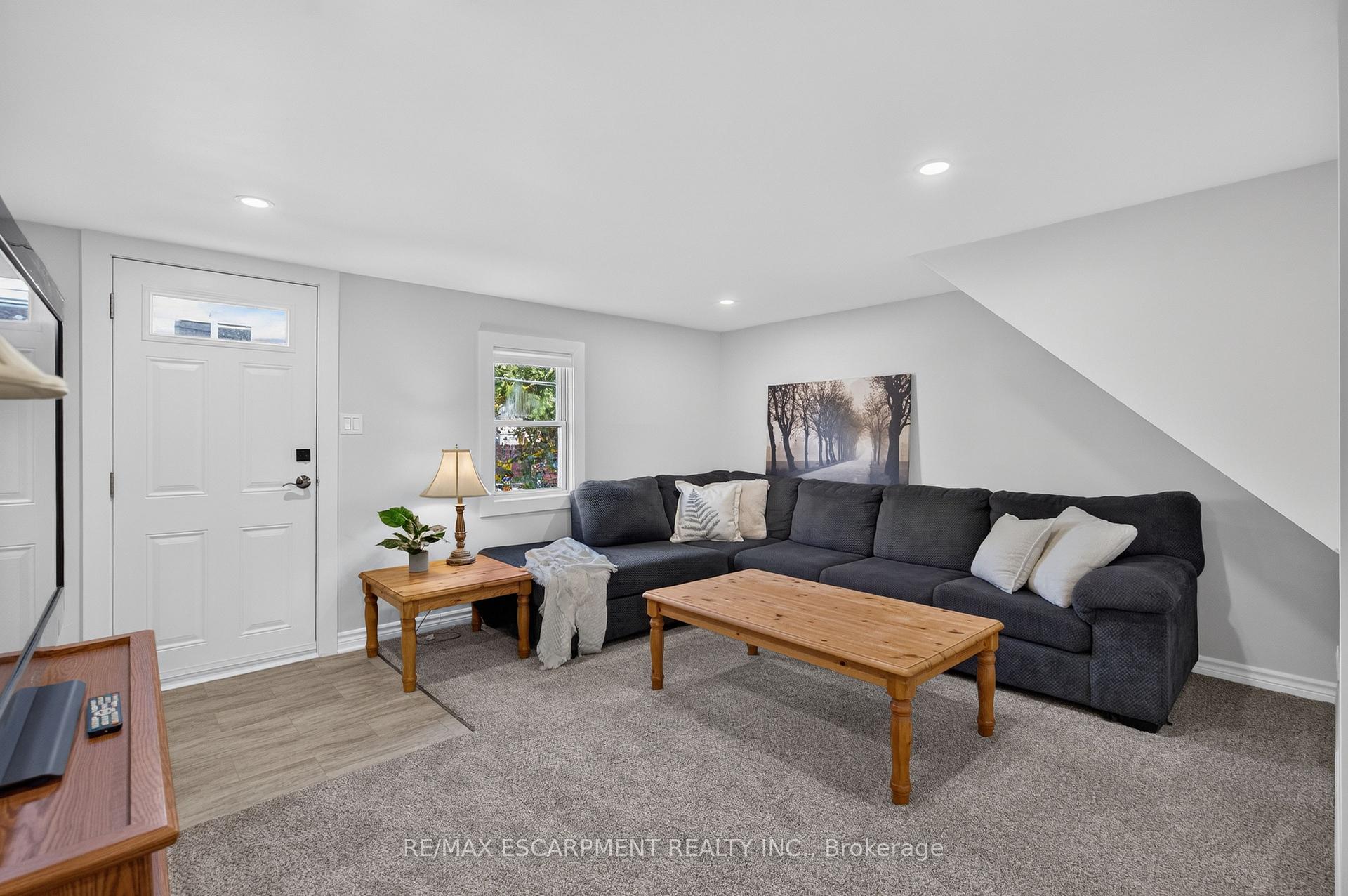 Photo 10 of 60 Division Street, St. Catharines, E. Chester — HOMEH